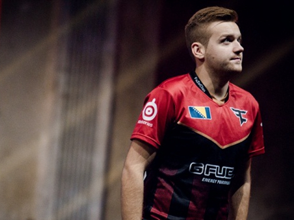 外媒LeagueOnLock在油管频道发布了2023年LPL春季赛战队排名